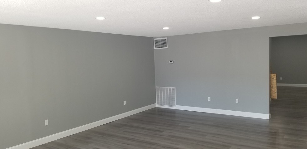 More Photos Of 305-313 Saint Francis Ave, Forrest City Storefront Retail Office For Lease