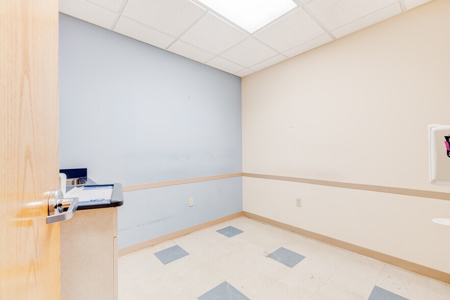 More Photos Of 860 NW Washington Blvd, Hamilton Medical For Lease