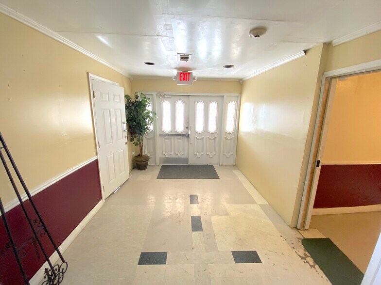 More Photos Of 15518 Silver Ridge Dr, Houston Specialty For Sale