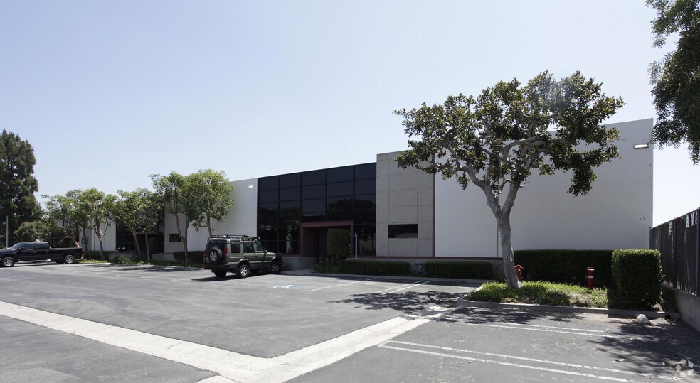 More Photos Of 1672-1688 Sierra Madre Cir, Placentia Showroom For Lease