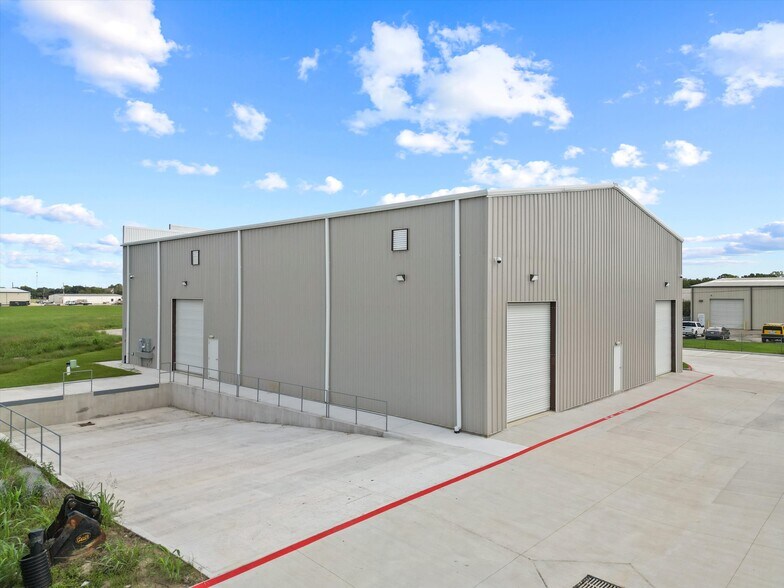 More Photos Of 2051 Bose St, Rosenberg Industrial For Sale
