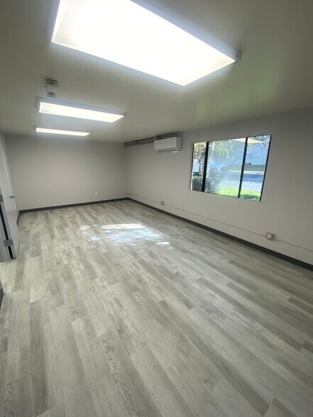 More Photos Of 21063 Cabot Blvd, Hayward Warehouse For Sale