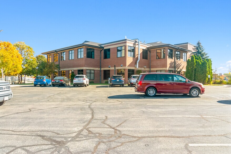 More Photos Of 491 S Washburn St, Oshkosh Office For Sale