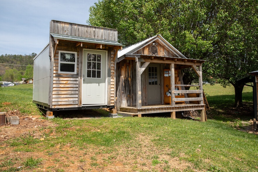 More Photos Of 3804 Wears Valley Rd, Sevierville Hotel For Sale