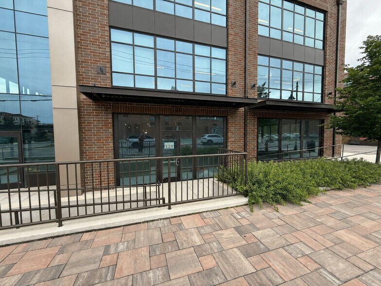 More Photos Of 124 W Superior Street, Fort Wayne Apartments For Lease