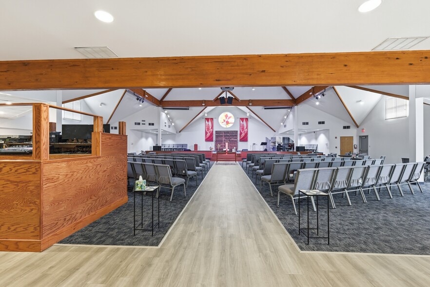 More Photos Of 2045 SE Green Oaks Blvd, Arlington Religious Facility For Sale