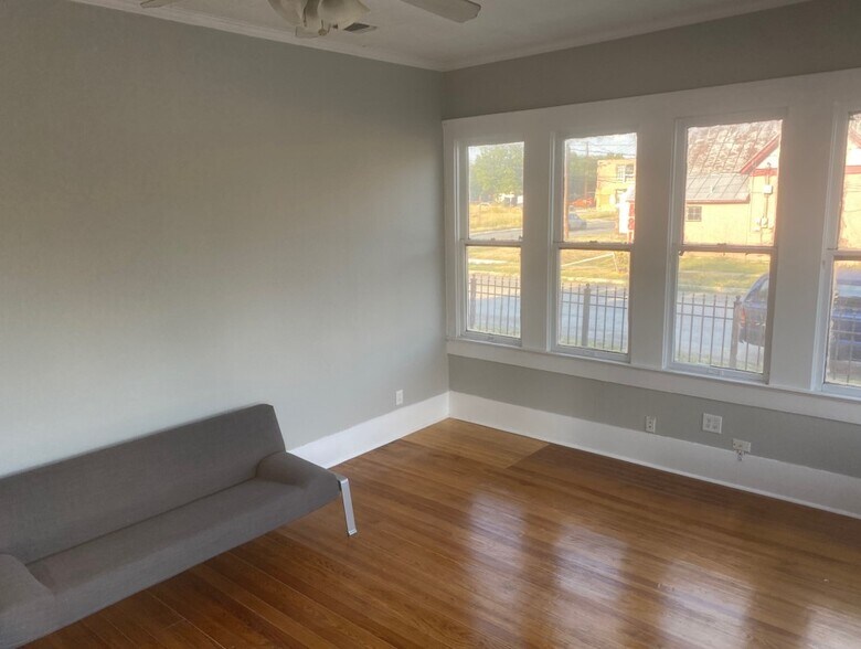 More Photos Of 1502 Buena Vista Rd, San Antonio Loft Creative Space For Sale