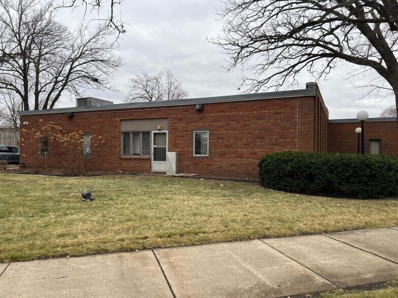 More Photos Of 2600 Wayzata Blvd, Minneapolis Office For Sale