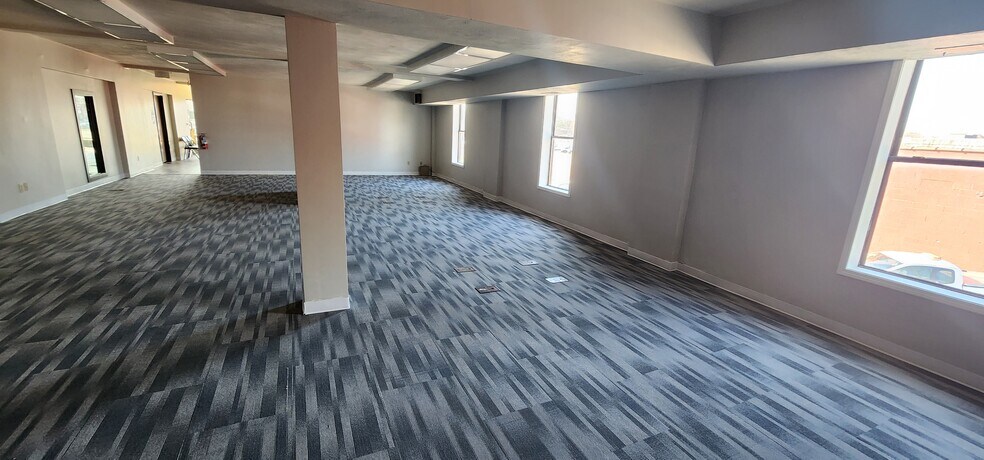 More Photos Of 2144 S Macarthur Blvd, Springfield Office For Lease