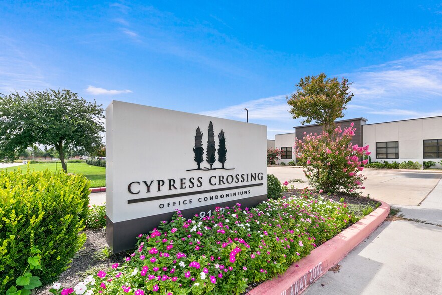 More Photos Of 8118 Fry Rd, Cypress Medical For Lease