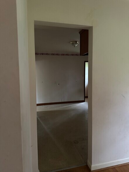 More Photos Of 73 Berlin Cross Keys Rd, Williamstown Specialty For Sale