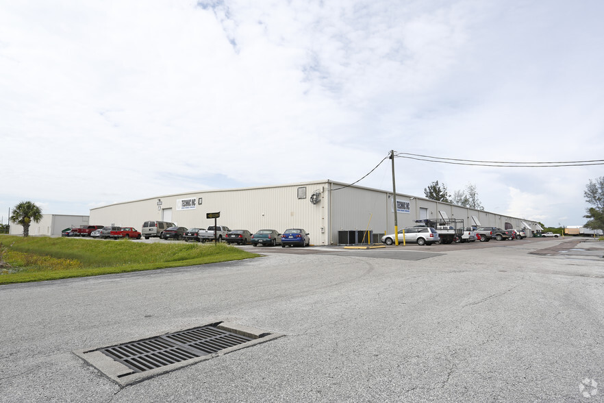 More Photos Of 12200 34th St N, Clearwater Warehouse For Lease