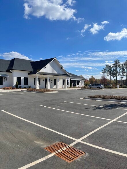 More Photos Of 10801 Woodland Beaver Rd, Charlotte Medical For Lease