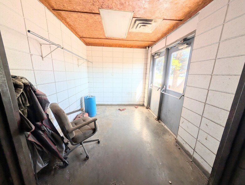 More Photos Of 1469 US Highway 59, Moran Manufacturing For Sale