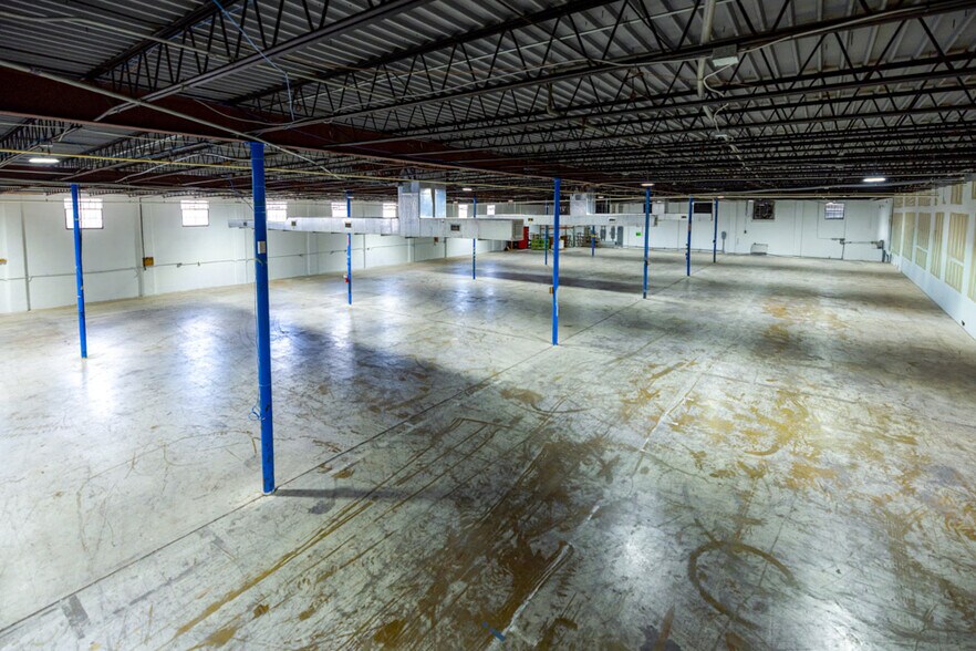 More Photos Of 2233 3rd Ave S, Saint Petersburg Warehouse For Lease