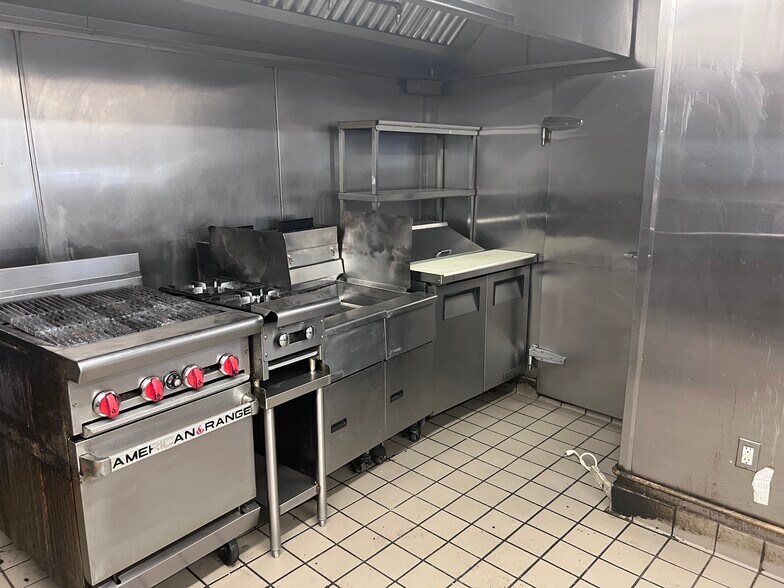 More Photos Of 12900-12906 Victory Blvd, North Hollywood Unknown For Lease