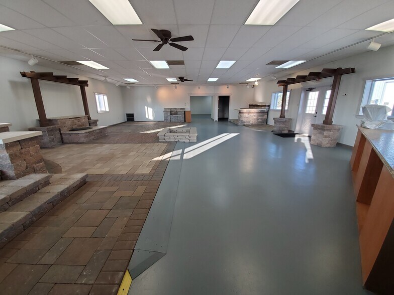 More Photos Of 1804 N Towanda Barnes Rd, Bloomington Flex For Lease
