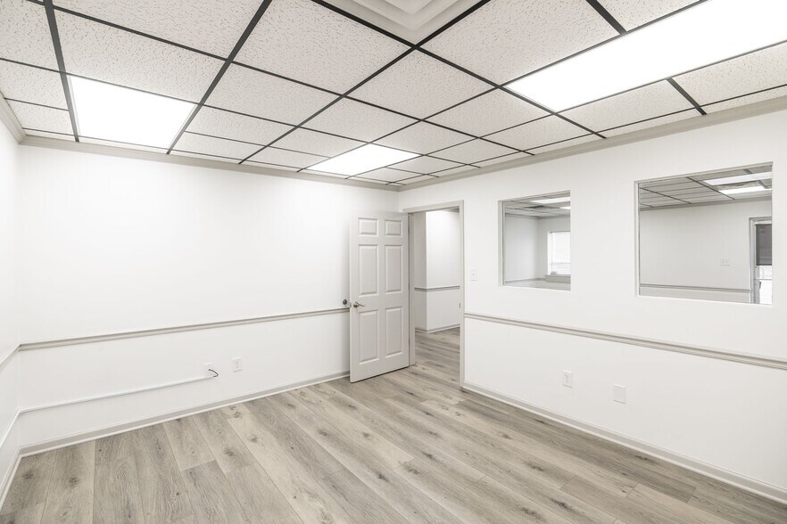 More Photos Of 363 W Main St, Hendersonville Light Distribution For Lease