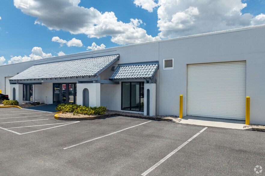 More Photos Of 4420-4438 Parkway Commerce Blvd, Orlando Unknown For Lease