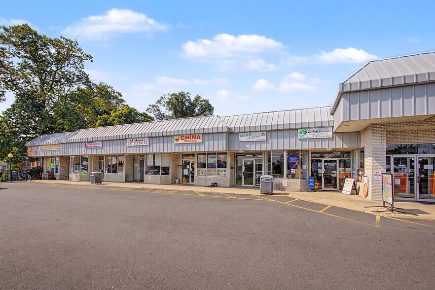 More Photos Of 25 Broad St, Freehold Unknown For Lease