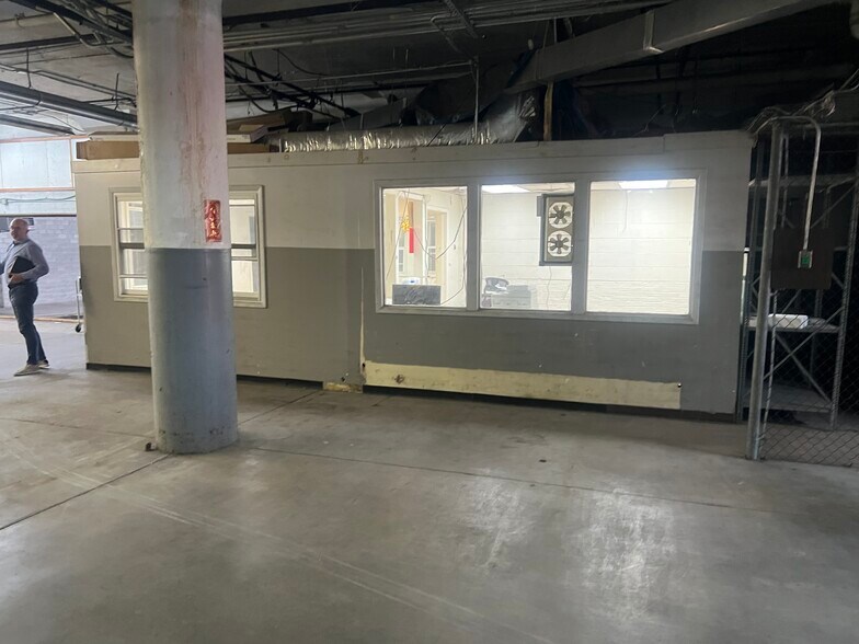 More Photos Of 425 Ferry St, Newark Self Storage For Lease