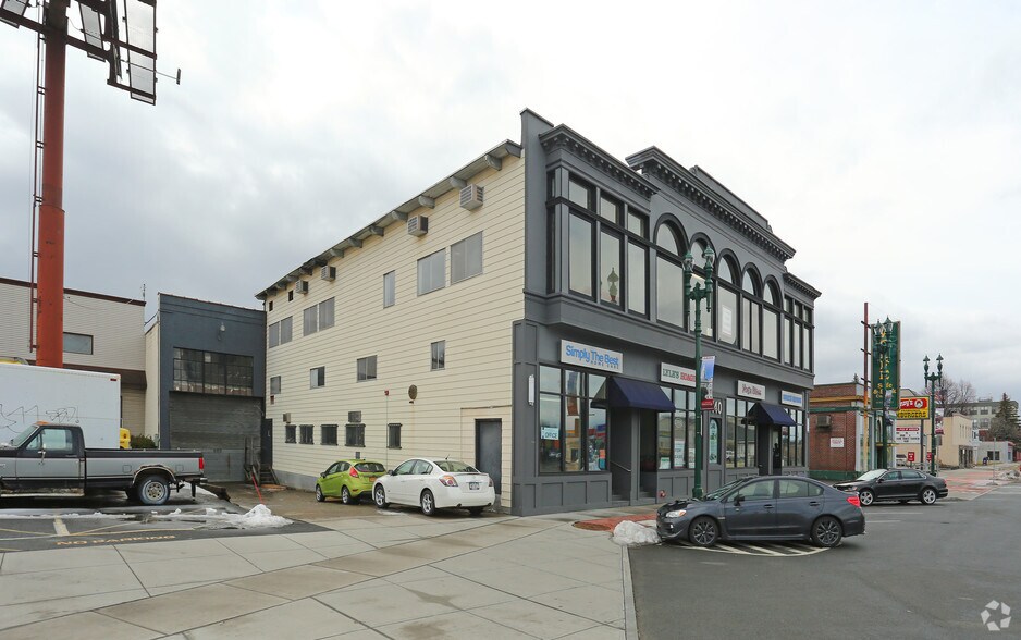More Photos Of 140 Erie Blvd, Schenectady Storefront Retail Office For Lease