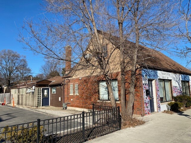 More Photos Of 1717 Howard St, Evanston General Retail For Sale