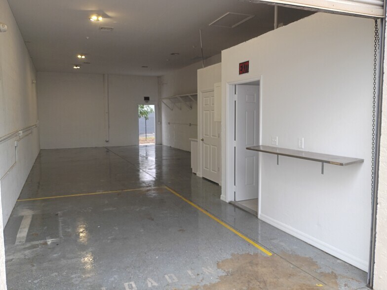 More Photos Of 326 NE 3rd Ave, Cape Coral Industrial For Sale