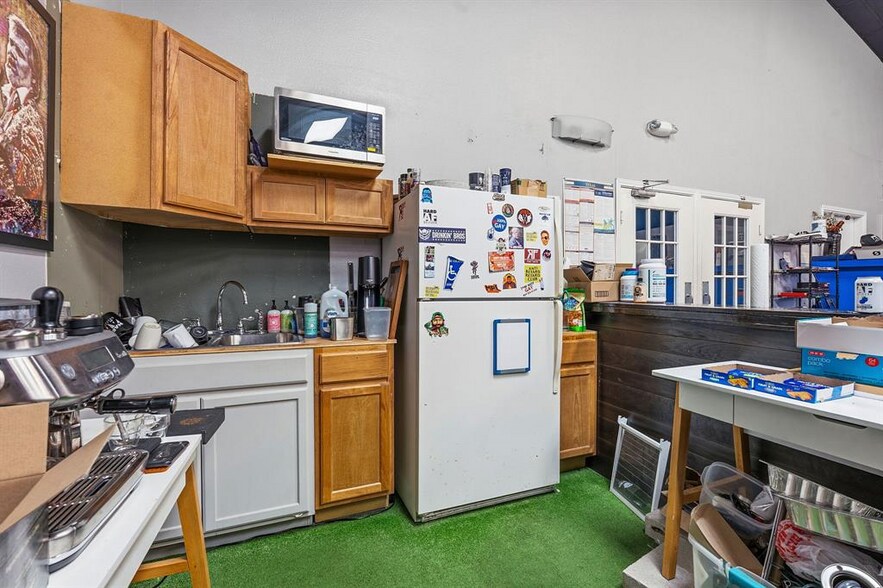 More Photos Of 9221 Highway 290 W, Austin Light Manufacturing For Sale