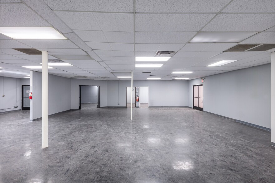 More Photos Of 2630 Business Park Dr, Vista Manufacturing For Sale