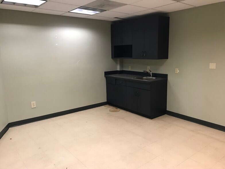 More Photos Of 933 N Broadway, Los Angeles Storefront Retail Office For Lease