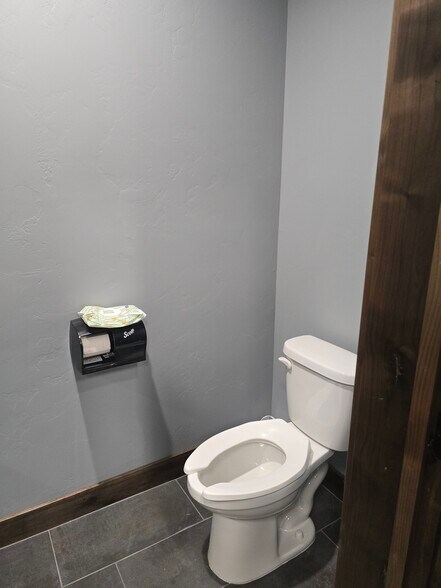 More Photos Of 870 N 2nd E, Rexburg General Retail For Lease