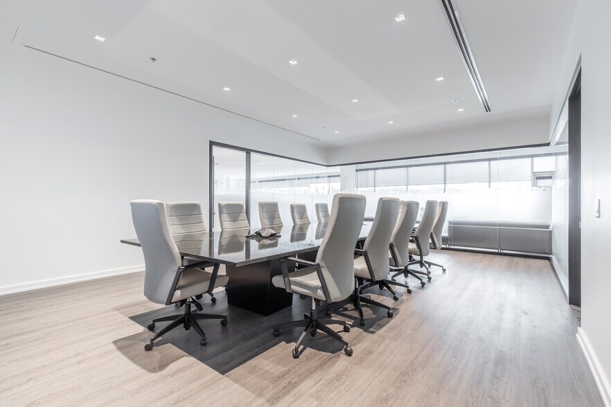 More Photos Of 13 Windward Dr, Grimsby Medical For Lease