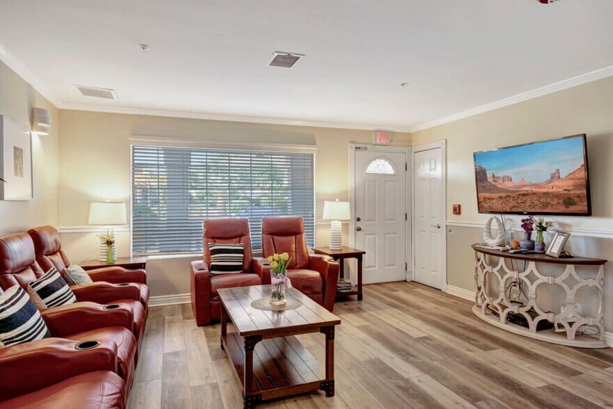 More Photos Of 15825 N 19th Pl, Phoenix Assisted Living For Sale