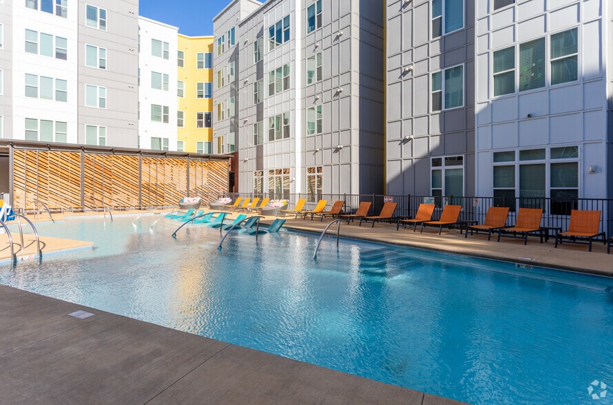 More Photos Of 306 E 10TH St, Greenville Apartments For Lease