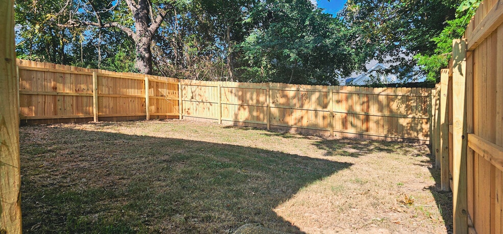 More Photos Of 1801 Ridgewood Dr, Murray Specialty For Sale