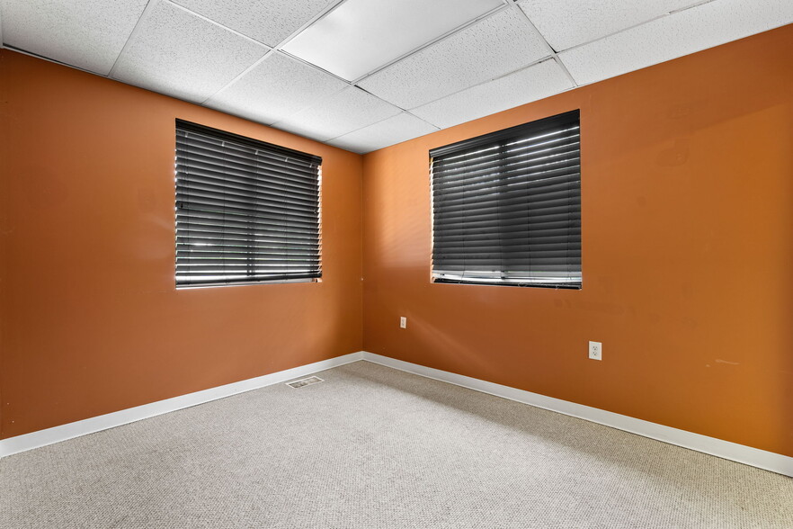 More Photos Of 4 Corwin Ct, Newburgh Medical For Sale