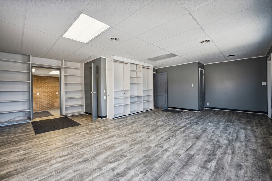 More Photos Of 15 Walnut St, Coshocton Warehouse For Sale