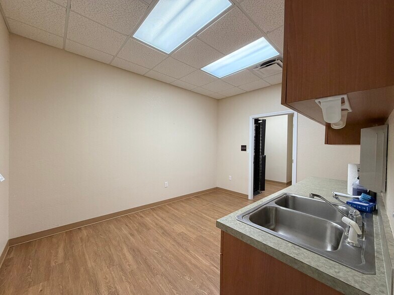 More Photos Of 3107 Medical Way, Sebring Office For Lease