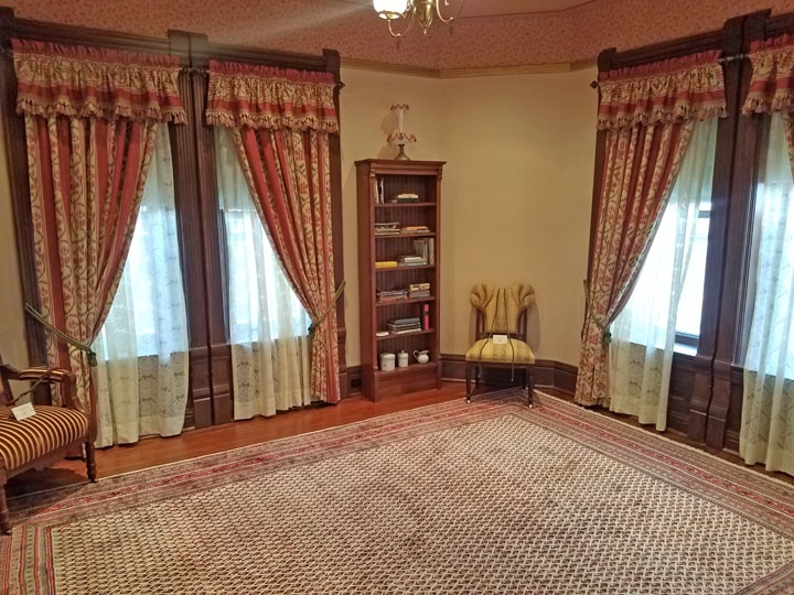 More Photos Of 1307 Massachusetts St, Lawrence Office For Lease