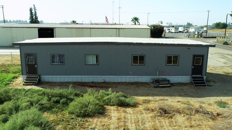 More Photos Of 43016 Road 68, Reedley Warehouse For Lease