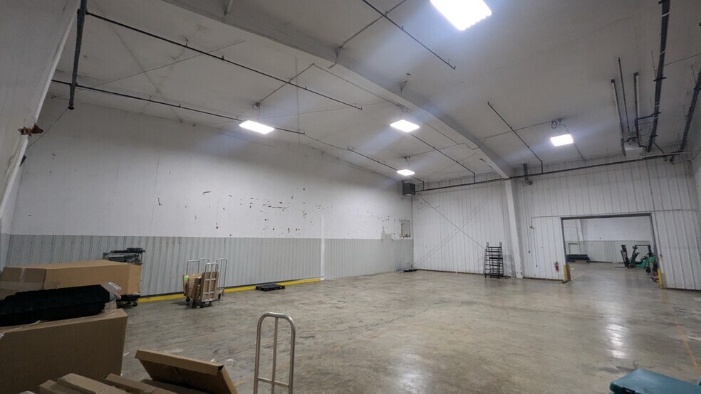 More Photos Of 121 Bennett Dr, Pulaski Warehouse For Sale