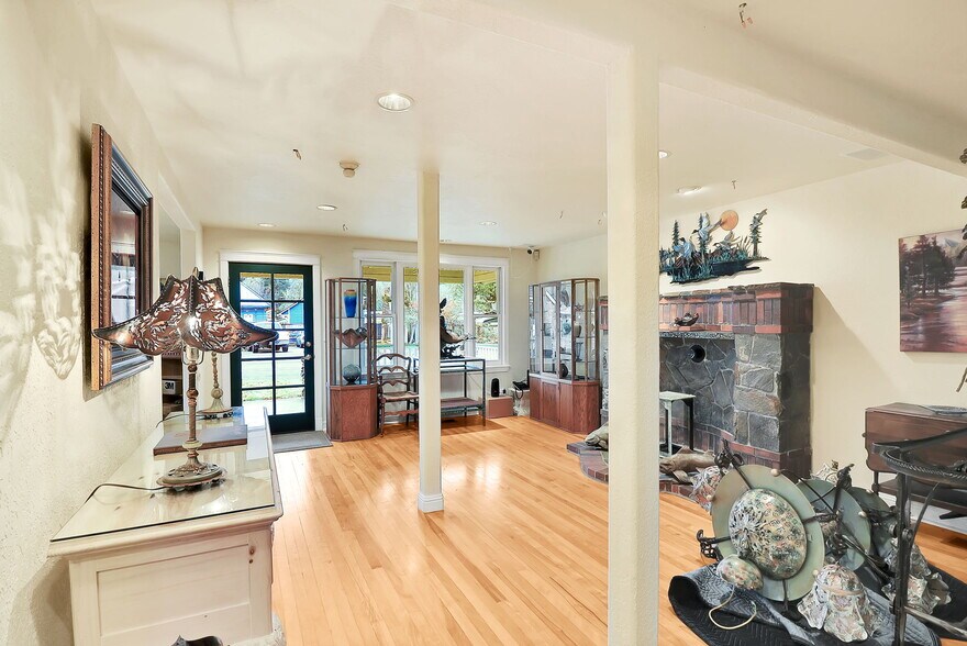 More Photos Of 42837 McKenzie Hwy, Leaburg Freestanding For Sale