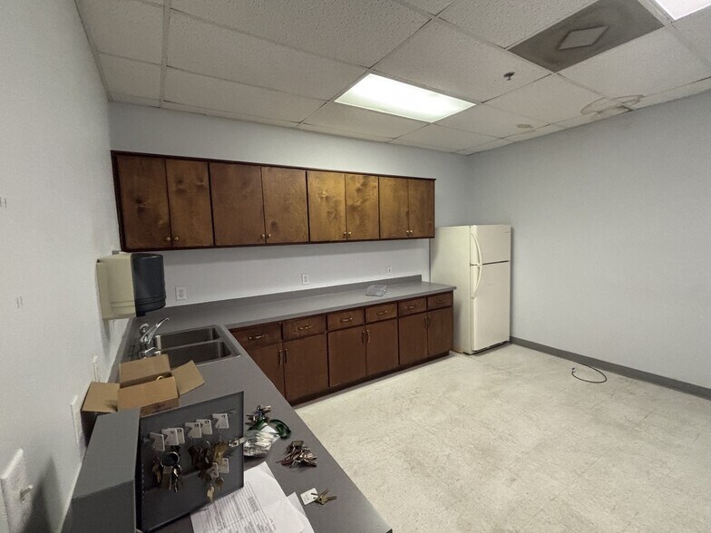 More Photos Of 100 Industrial Rd, Red Springs Manufacturing For Sale