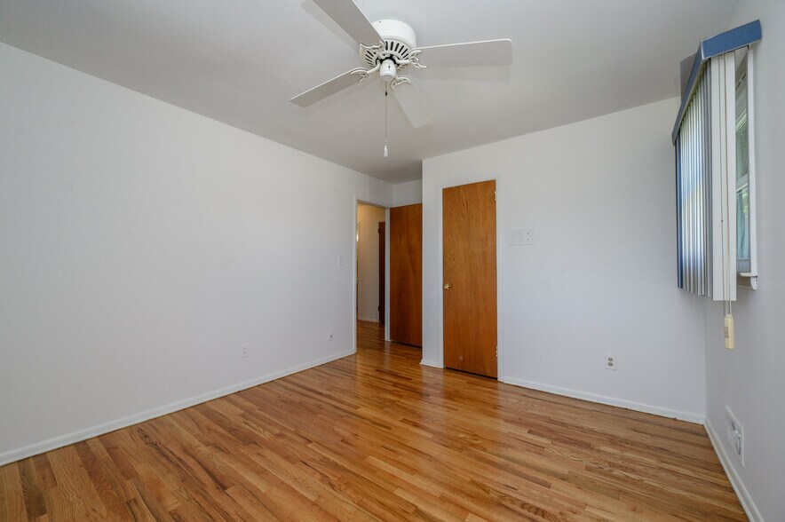 More Photos Of 373 Ford Ave, Fords Medical For Sale