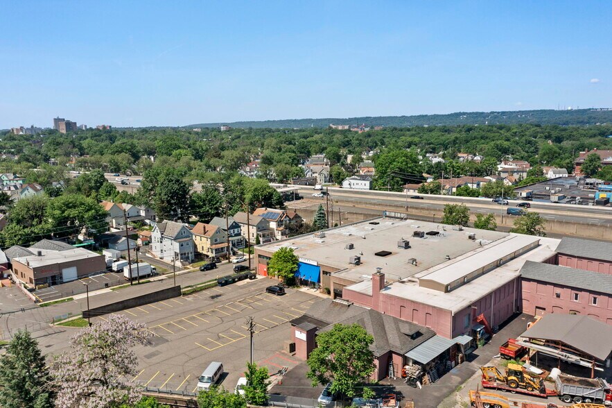 More Photos Of 100-118 John F Kennedy Dr N, Bloomfield Warehouse For Lease