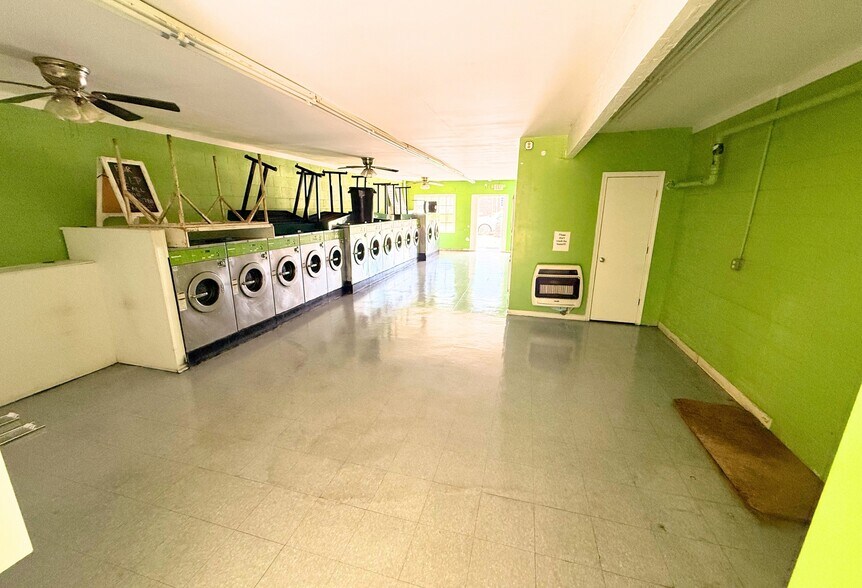 More Photos Of 540 Mc Koy St, Clinton General Retail For Sale