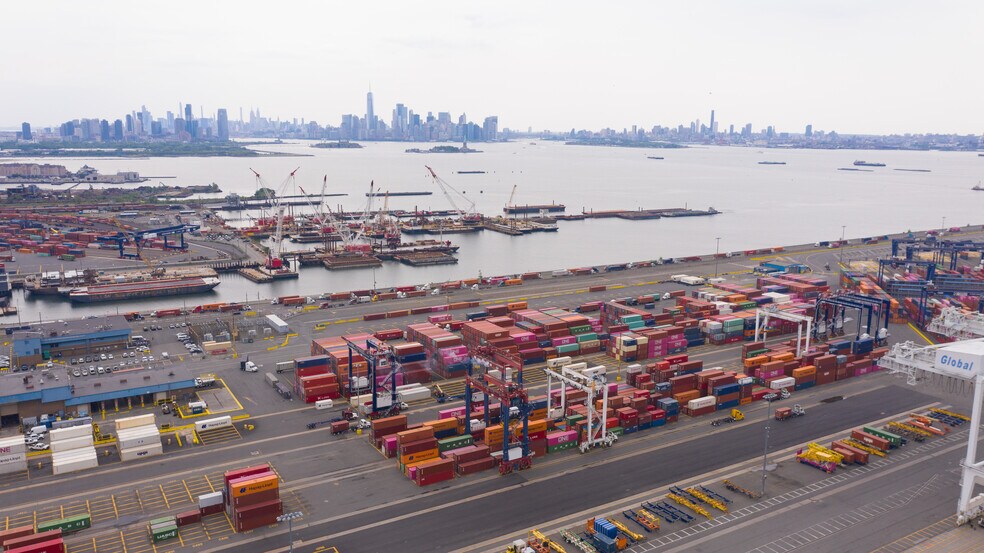 More Photos Of 101 Port Lincoln Rd, Bayonne Distribution For Lease