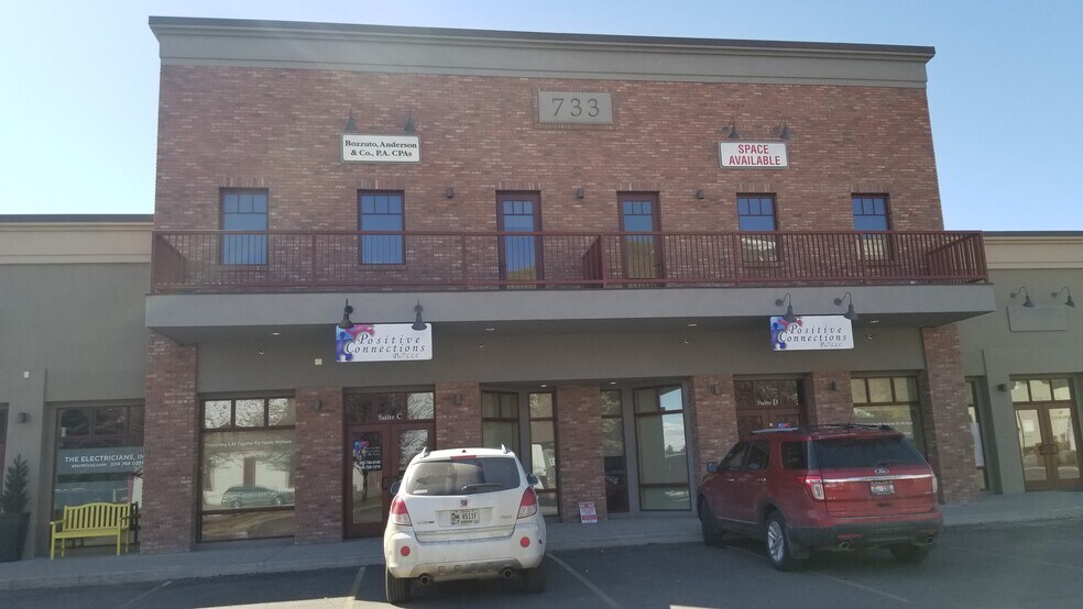 More Photos Of 733 N Main St, Bellevue Storefront For Sale