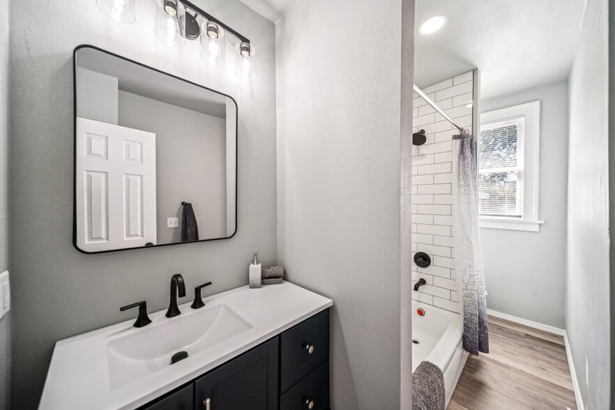 More Photos Of 1703 S Quaker Ave, Tulsa Apartments For Sale